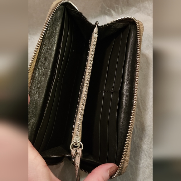 Chloe` Paddington Long Zip Leather Wallet Gold 7.5" X 4" - Picture 10 of 15